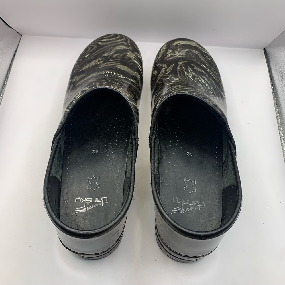 Womens Dansko Nursing Clogs Shoes Gray  Geometric Swirls Size 42 US 11.5 - Picture 5 of 8